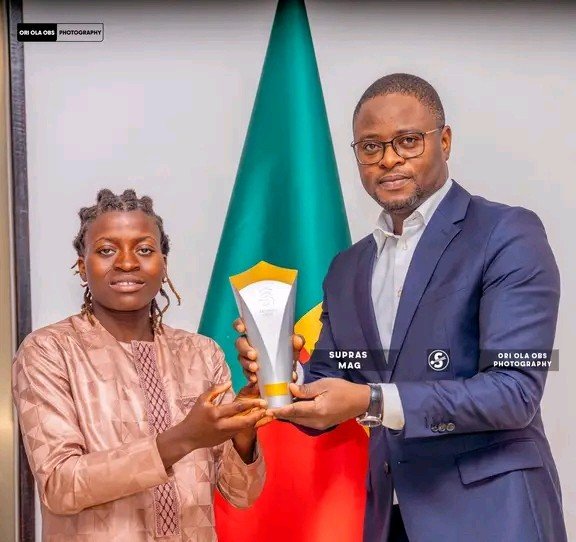 Aude Gbedjissi reçue en héroïne par le ministre Benoît Dato