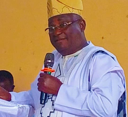 Le Maire Emmanuel Zossou et le trio du cœur
