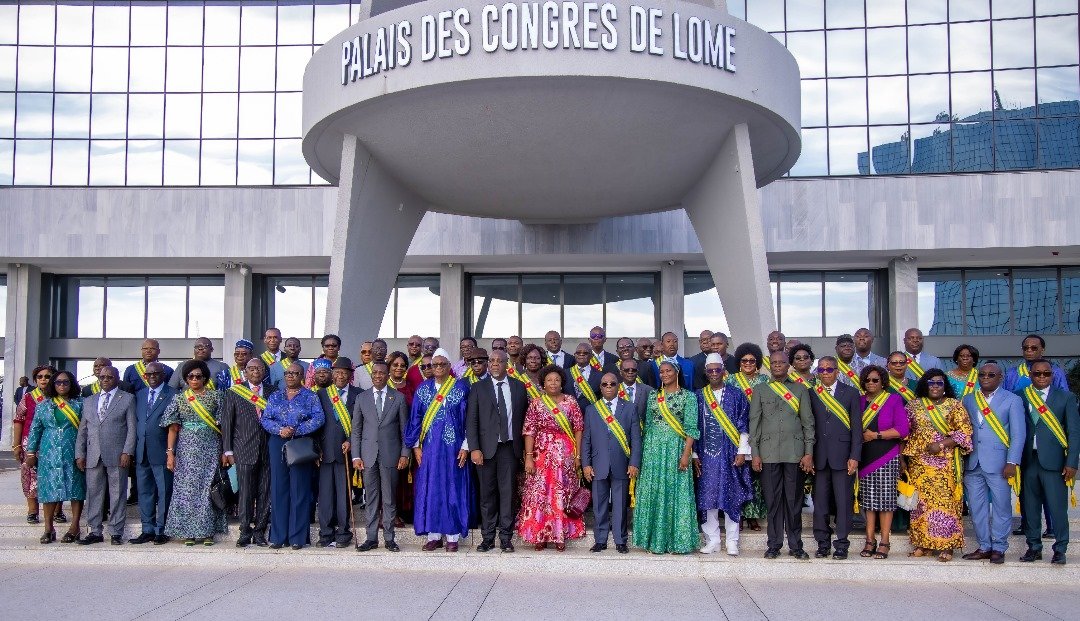 Le Parlement rouvre, la démocratie en vigilance