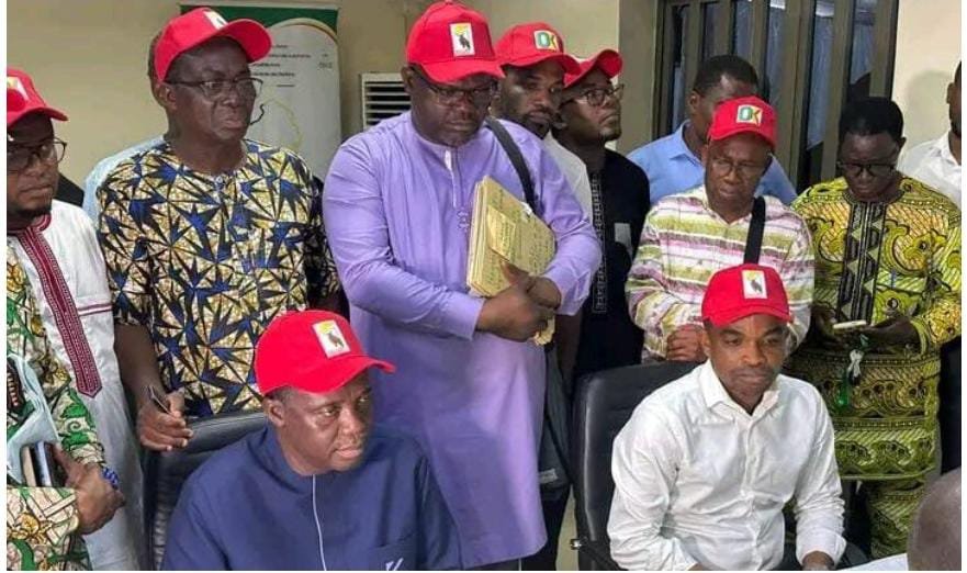 Agbodjo–Lodjou déposent leur dossier à la CENA