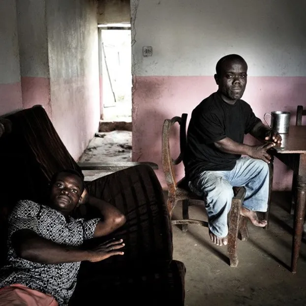 Vivre petit, souffrir grand