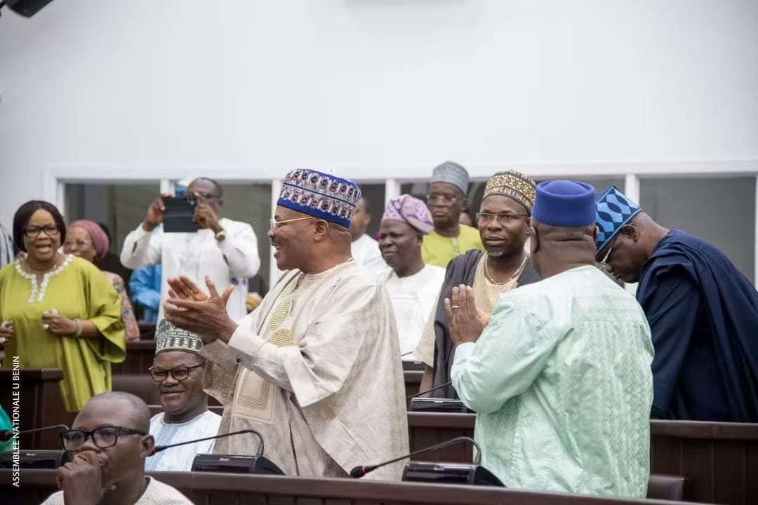 Un vote massif de 90 voix pour et 19 contre