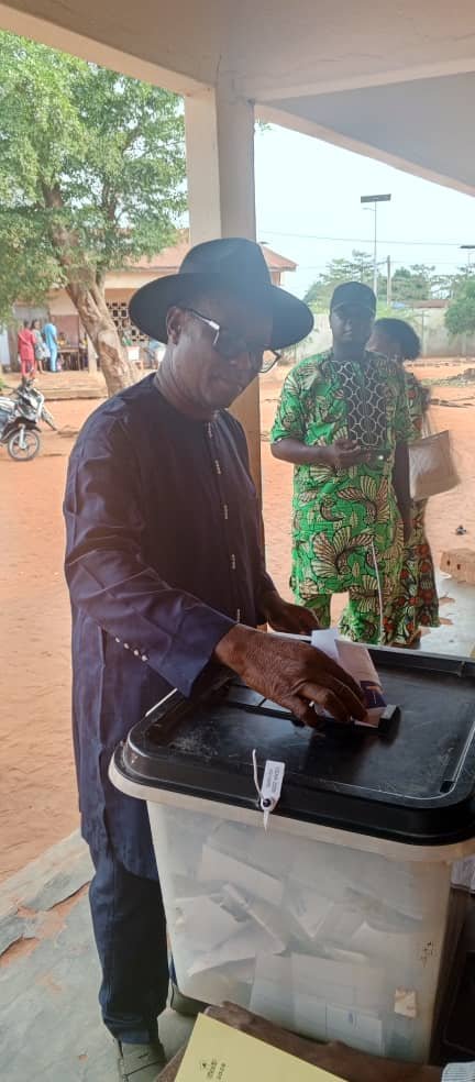 Le Dr Raymond Dagbégnon Koumagnon accomplit son devoir civique à Tokpota Davo