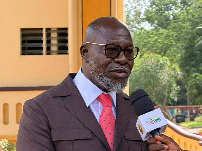 L’he Salifou MAMAN reçoit officiellement ses attributs parlementaires