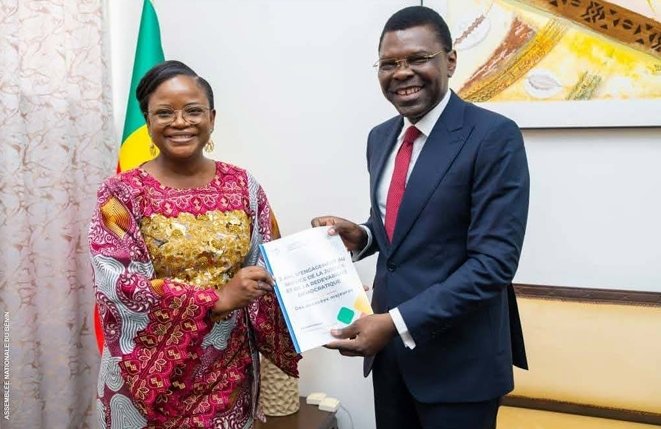 Joseph Fifamin Djogbénou échange avec Dandi Gnamou sur la coopération entre institutions