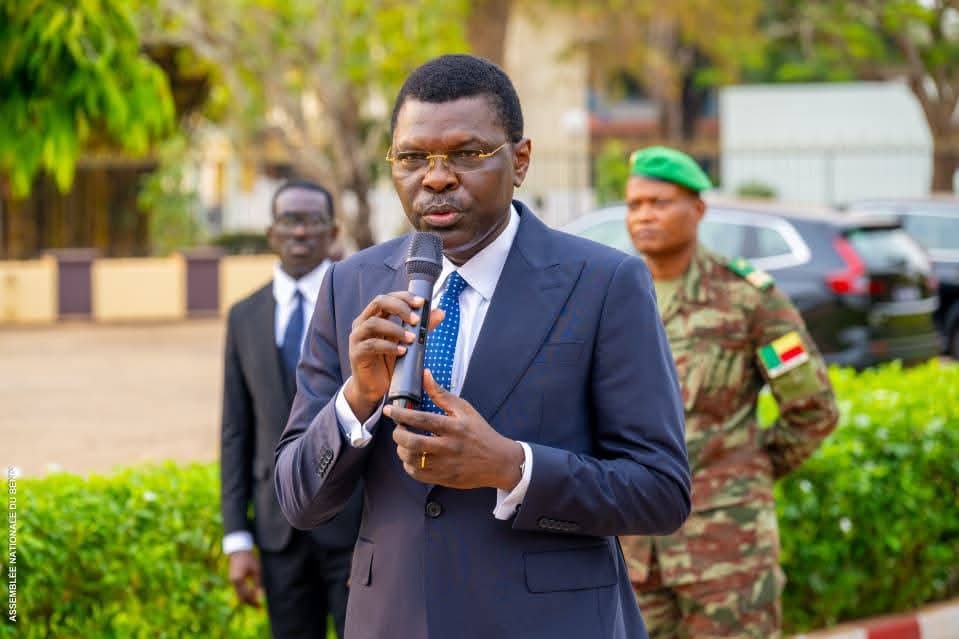 Djogbénou et le personnel se recueillent pour les soldats tombés à Karimama