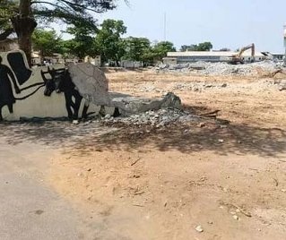 L’ancien siège du ministère de l’Agriculture démoli à Cadjehoun