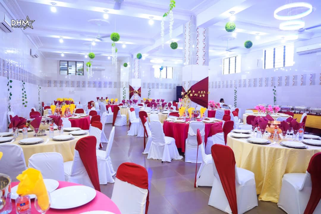 ELONA HOUSE : Salles de fête et de conférence à Porto-Novo